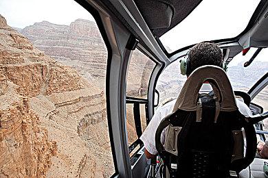 《原子之心》公布真人预告 展示“原子力量”